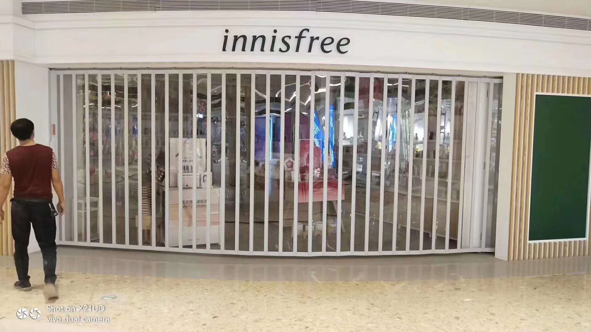 濟(jì)南卷簾門(mén)門(mén)扇抖動(dòng)的原因是什么？