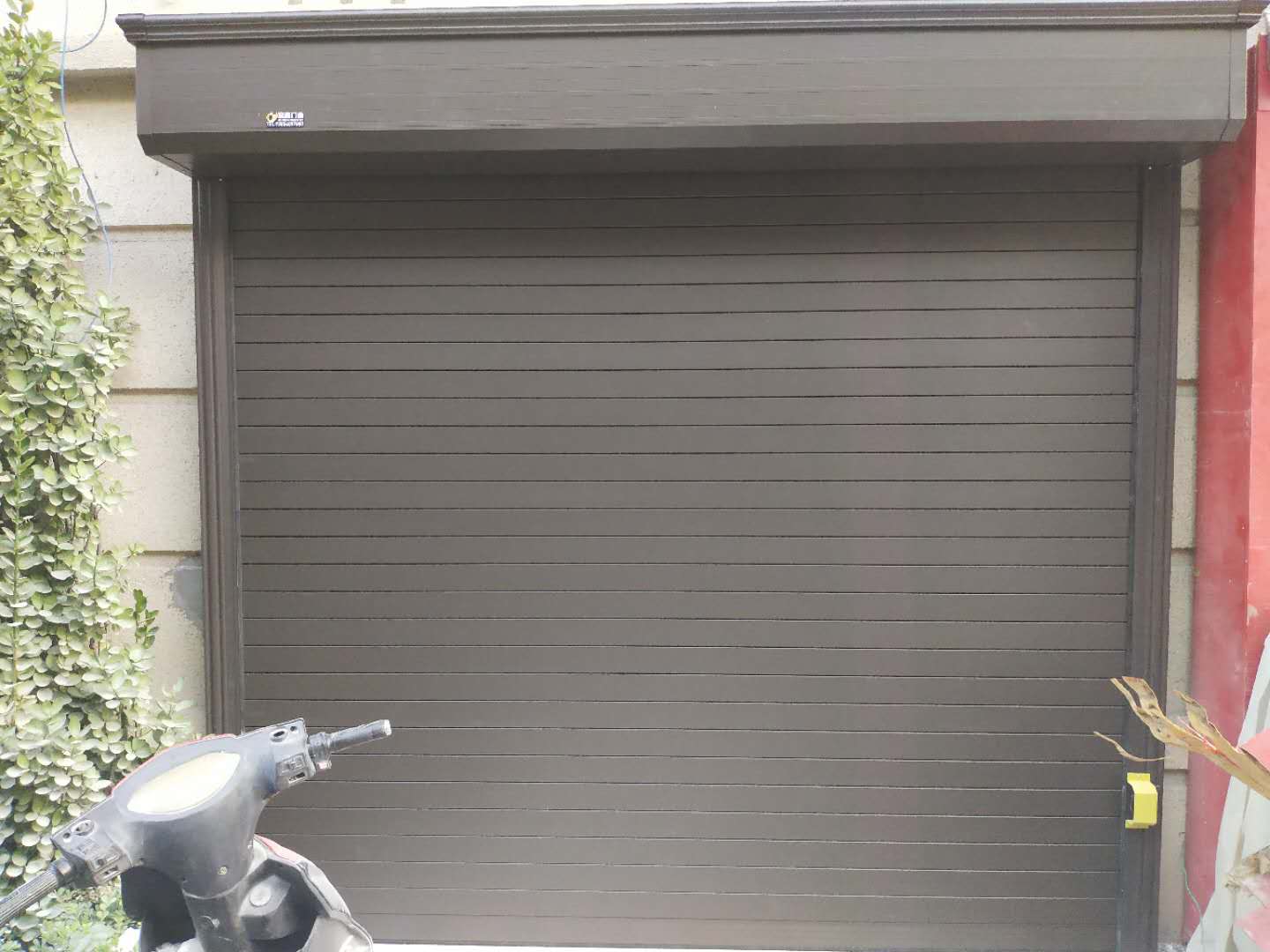 快速卷簾門為什么設(shè)計(jì)緩沖設(shè)計(jì)？