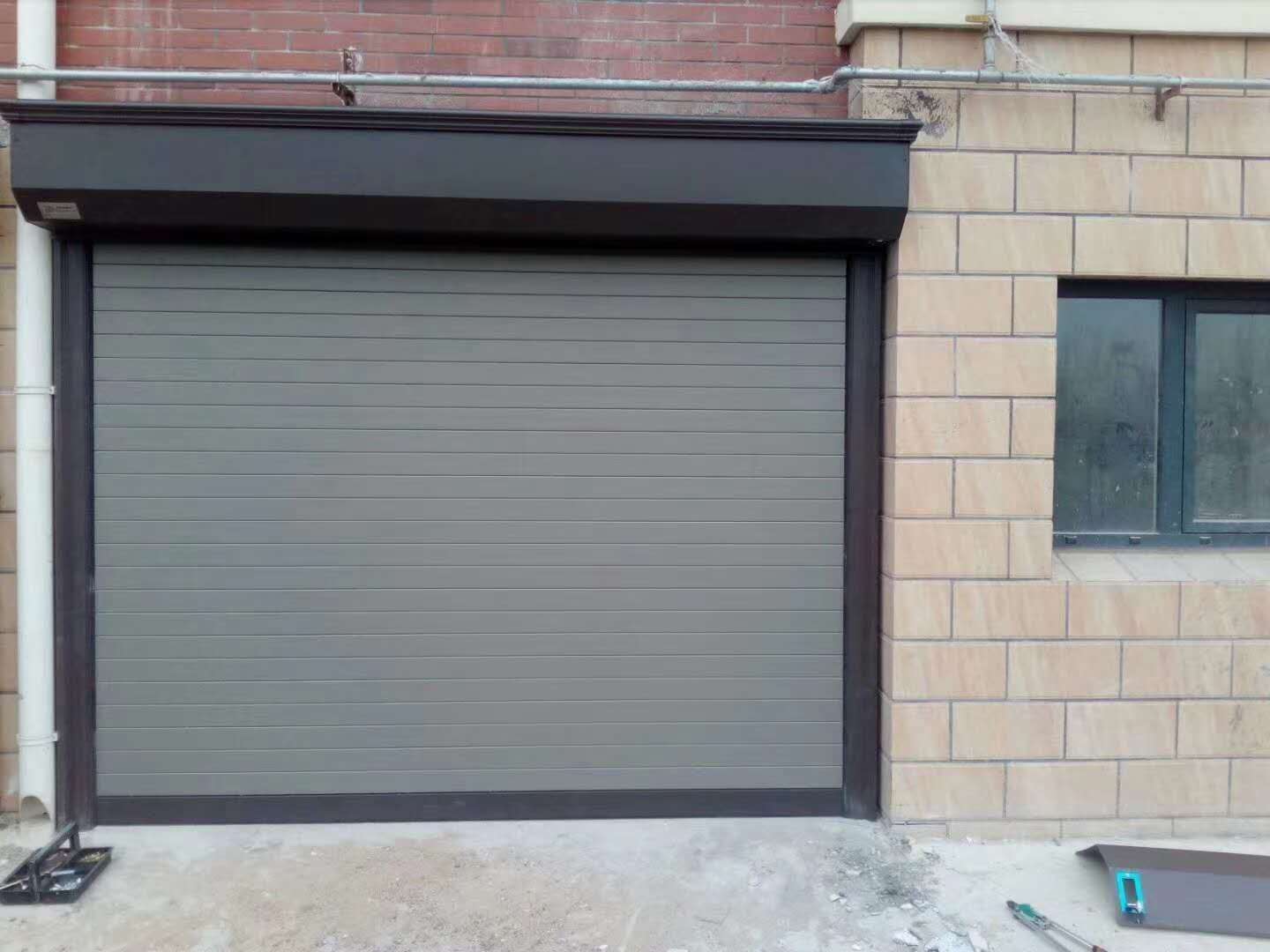 在寒冷地區(qū)應(yīng)該怎樣進(jìn)行維護(hù)車庫門？